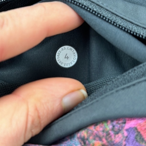 Lululemon Speed Up Mid-Rise Lined Short 4" Vivid Floral Tone Multi / Graphite - Picture 4 of 4